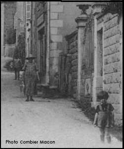 Pompe au bas de la grande rue